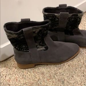 New Toms boots